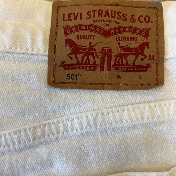 Levi's 501 White Jean Shorts with Frayed‎ Hem Women’s Size 28 - Picture 1 of 13